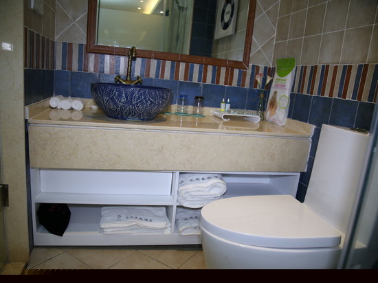 地中海风情三床房