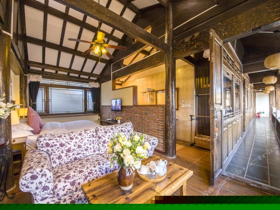 二楼奢华大床房