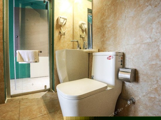 阳台河景大床房A