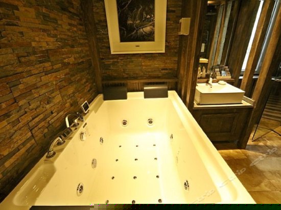 古胡杨行宫高级单人间