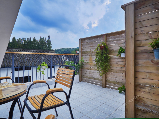 山景露台亲子房