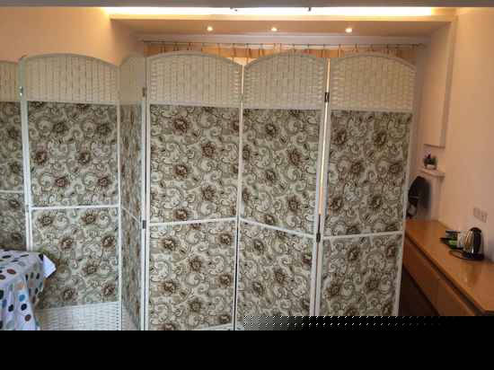 宽敞阳光大床房