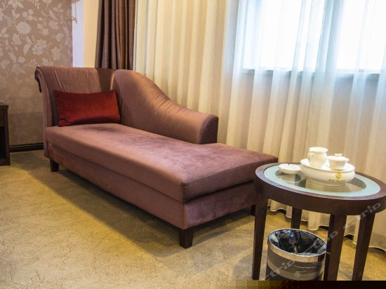 豪华行政大床房