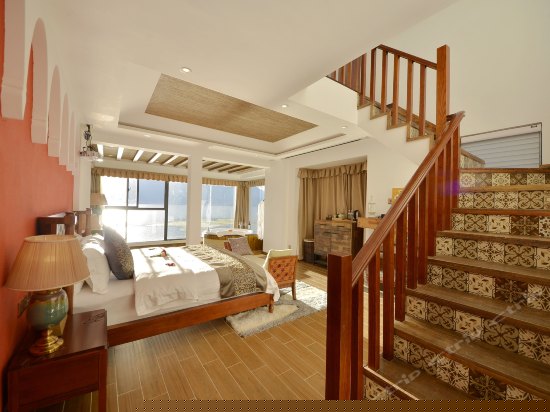 三楼豪华复式海景套房