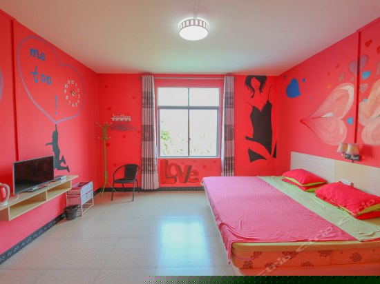 彩绘园景大床房