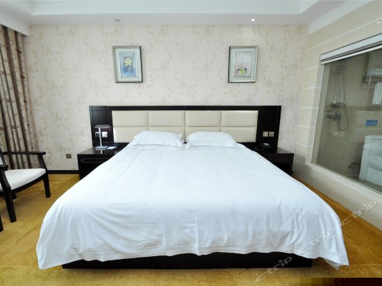 高级大床房