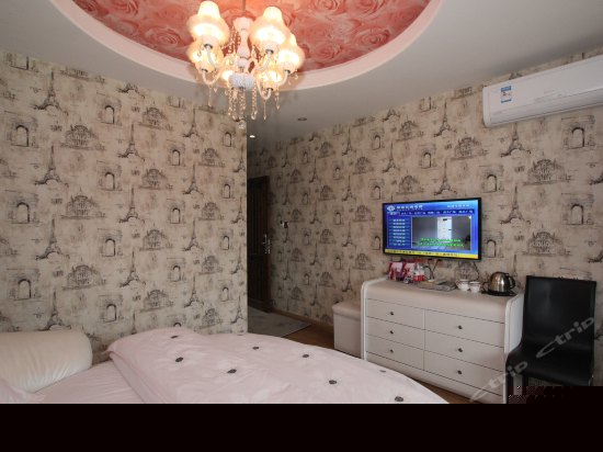 江景阳台圆床房