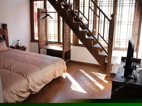 豪华大床复式房