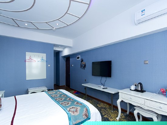 时尚情侣大床房