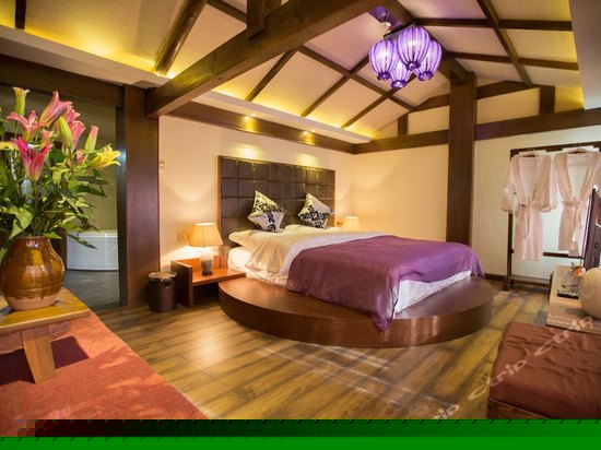 二楼东南亚蜜月大床
