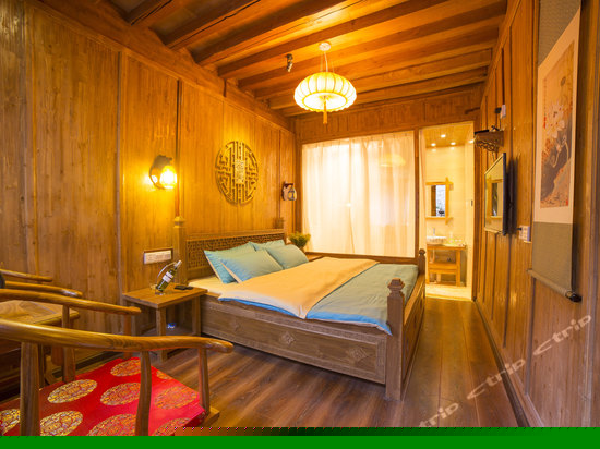 豪华大床房（二楼）