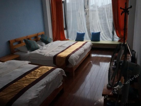 三楼观景家庭房