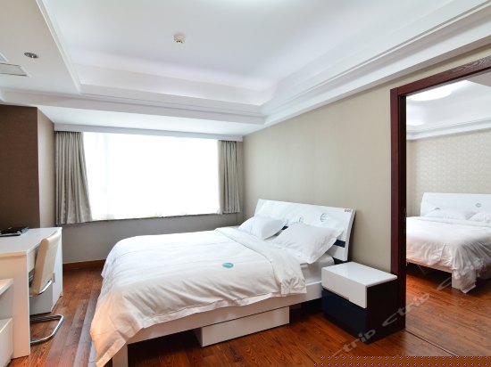 E型豪华双卧套房