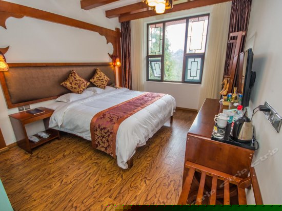 山景豪华大床房