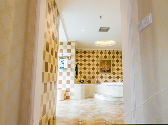 五星圆床风情浴缸房