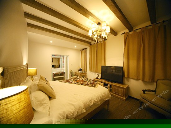 简约侧海景大床