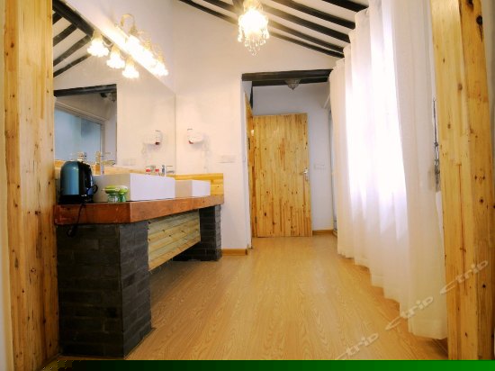 静水飘云（带独立阳台）