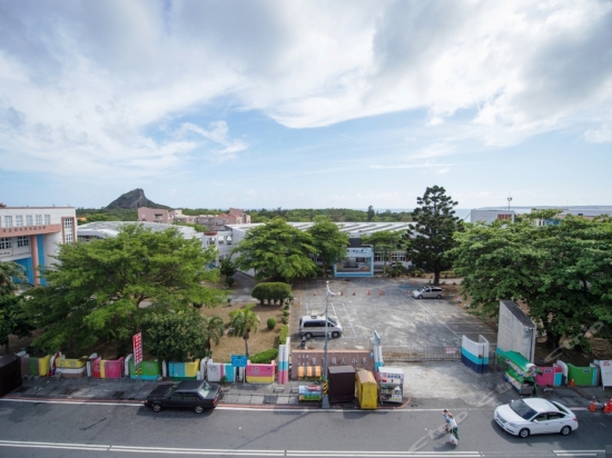 市景阳台四人房