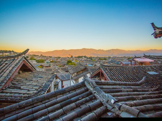 豪华雕花大床房