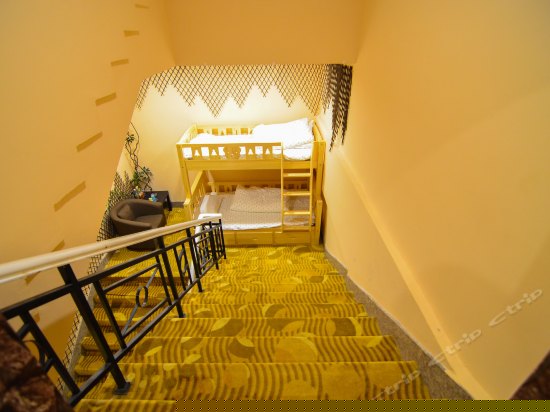 家庭主题跃层房(无窗)