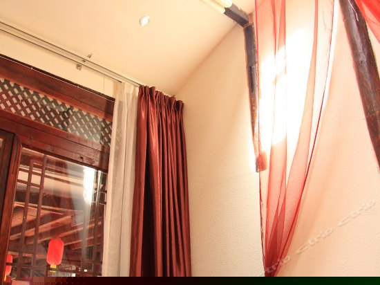 205红袖添香 榻榻米大床房