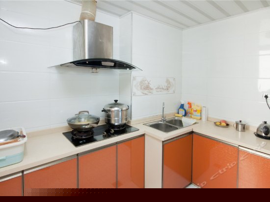 豪华高层海景三卧室一厅套房1302