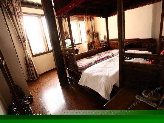 豪华雕花大床房