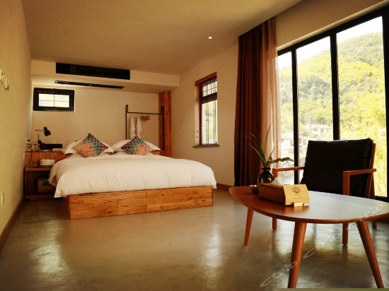 花园汤池情侣房