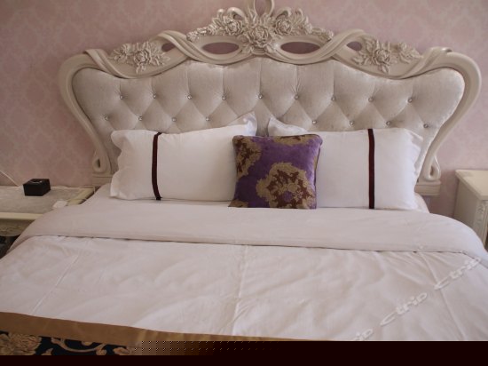 温馨情侣圆床房