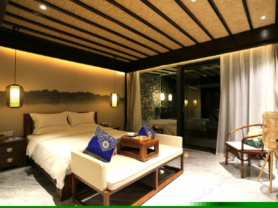 一线豪华露台海景亲水大床房