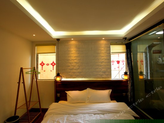 风吟舒适榻榻米大床房
