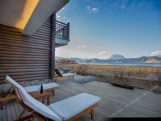 豪华湖景双床房