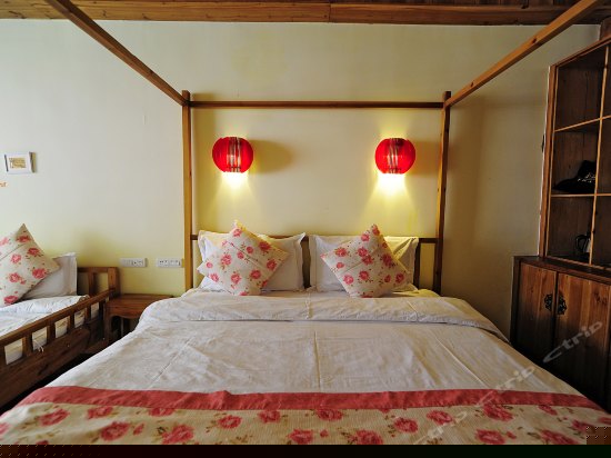 凤栖语清幽双标蜜月家庭房(江景)