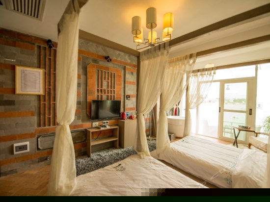 正面180°临水阳台海景标准房