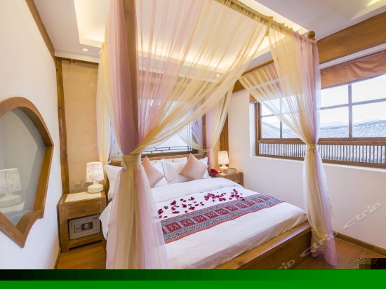 豪华温馨大床房