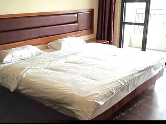 水蓝天园景大床房