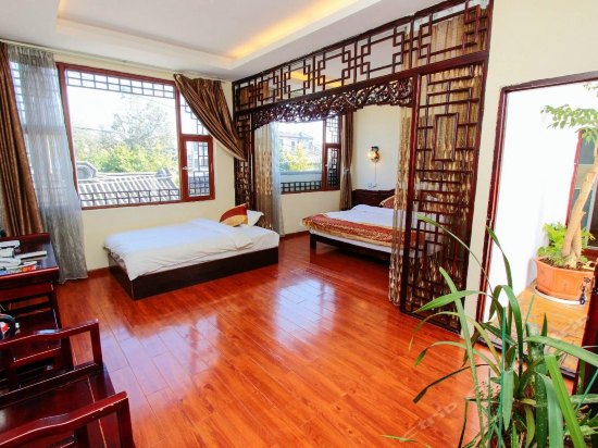 白族特色豪华家庭房