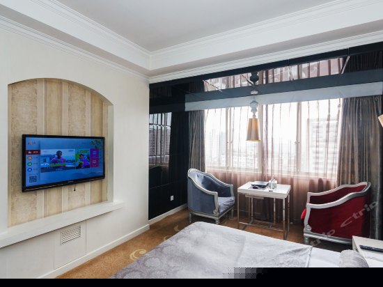 行政大床房(带电脑)