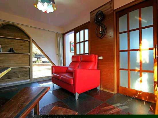 高跟鞋跃层三人房