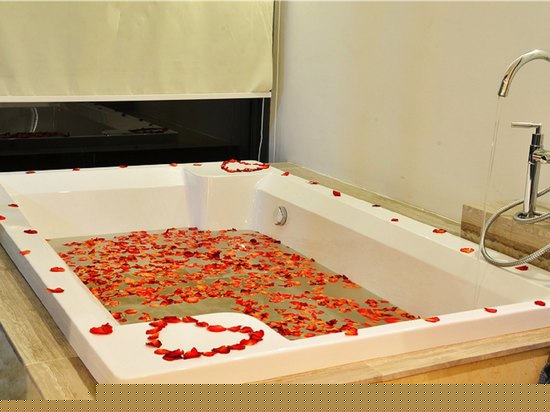 至尊蜜月海景大床房