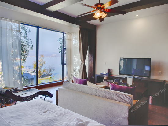 侧面海景大床房