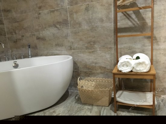 溪畔景观房虚度