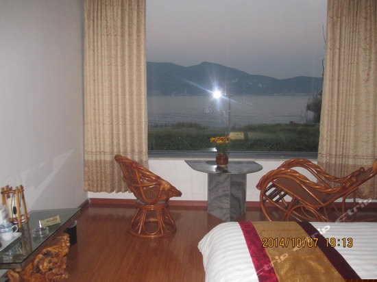 大床实木复古海景房