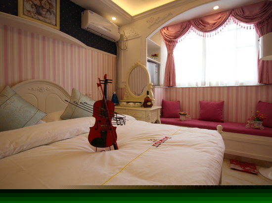 豪华宫廷家庭房