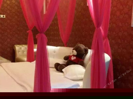 浪漫情侣圆床房