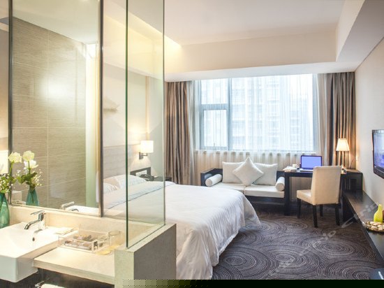 精致商务大床房