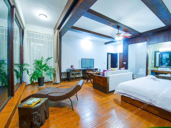 侧面海景大床房