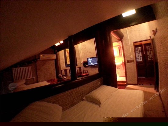 豪华阁楼斜坡顶大炕