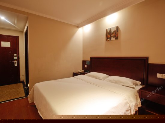 次品1.8米特价大床房