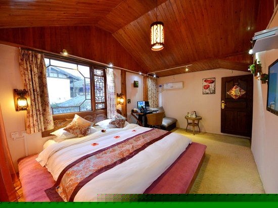 义尚典雅蜜月房